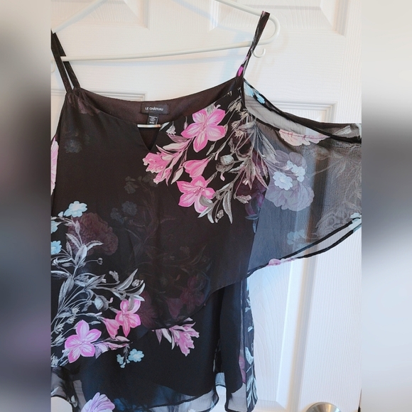 Le Chateau flutter sleeve open shoulder Blouse Size M - Picture 2 of 5